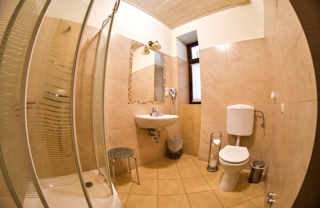 Bed and Breakfast Szin-Es Vendeghaz Сентеш Экстерьер фото