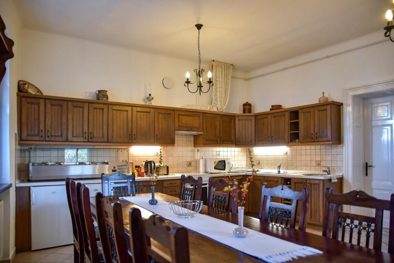 Bed and Breakfast Szin-Es Vendeghaz Сентеш Экстерьер фото