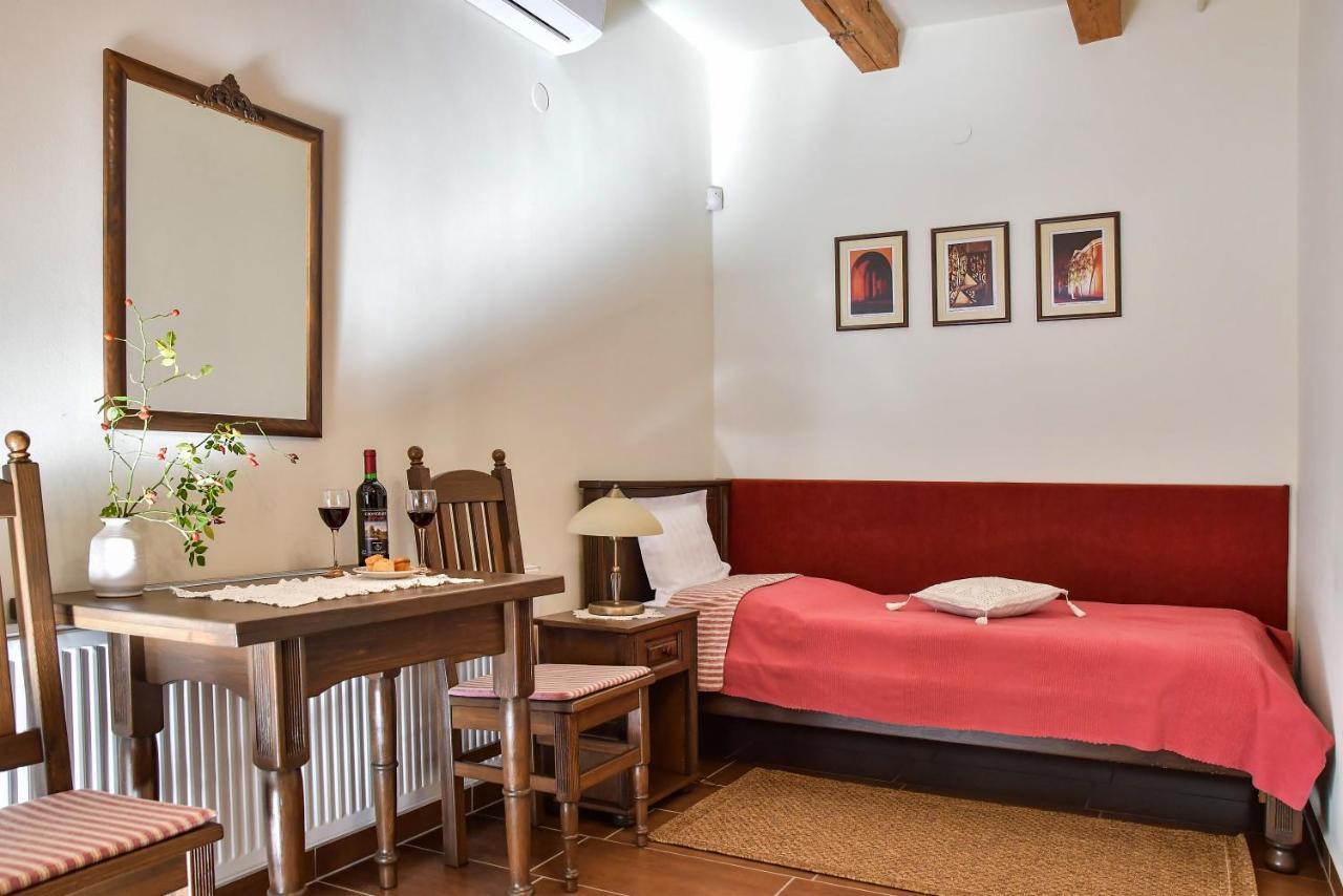 Bed and Breakfast Szin-Es Vendeghaz Сентеш Экстерьер фото