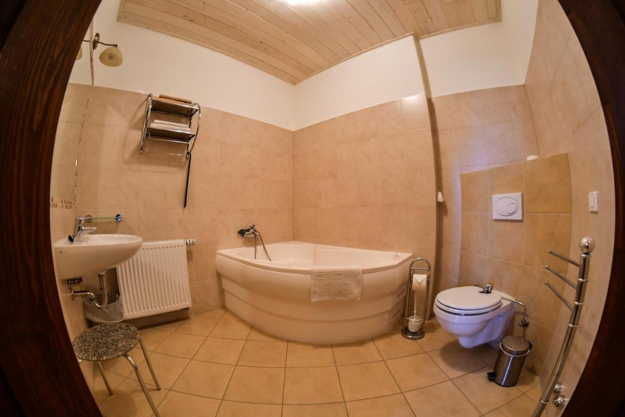 Bed and Breakfast Szin-Es Vendeghaz Сентеш Экстерьер фото